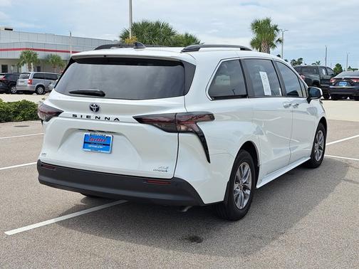 2024 Toyota Sienna XLE