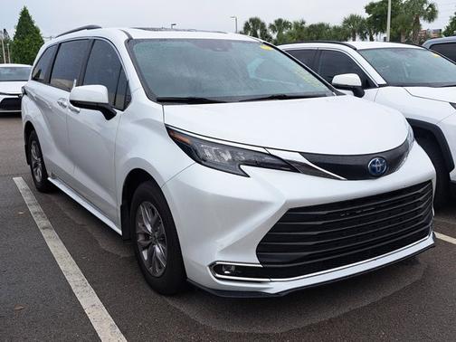 2024 Toyota Sienna XLE