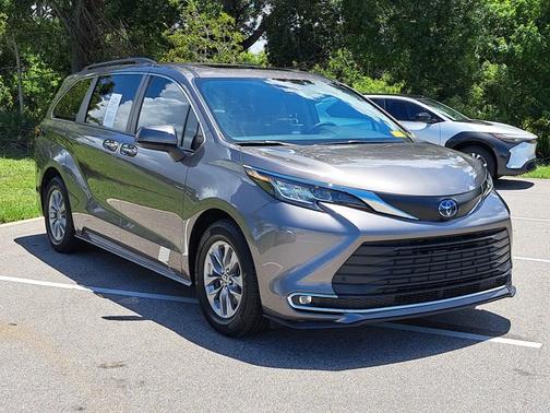2022 Toyota Sienna XLE