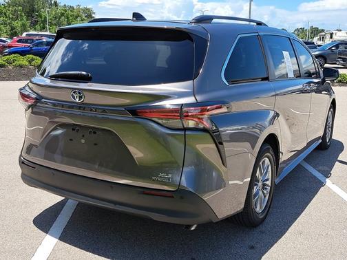 2022 Toyota Sienna XLE