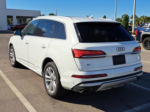 2025 Audi Q7 Premium Plus