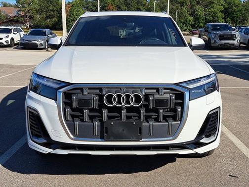 2025 Audi Q7 Premium Plus