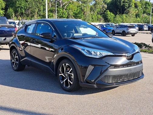 2022 Toyota C-HR XLE