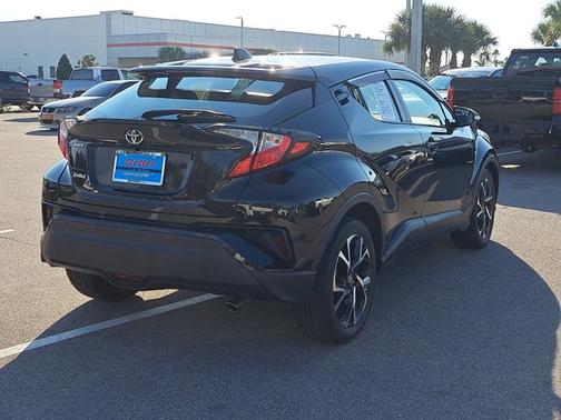 2022 Toyota C-HR XLE