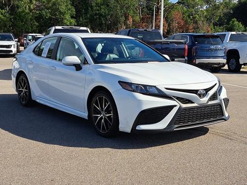 2022 Toyota Camry SE