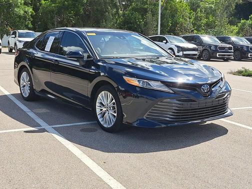 2019 Toyota Camry Hybrid XLE