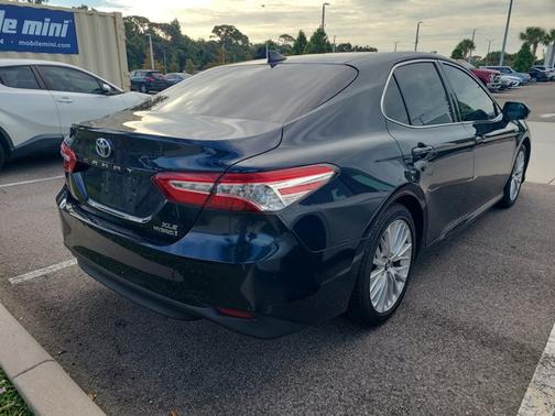 2019 Toyota Camry Hybrid XLE
