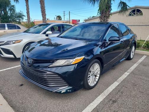 2019 Toyota Camry Hybrid XLE