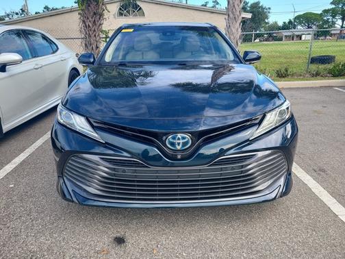 2019 Toyota Camry Hybrid XLE