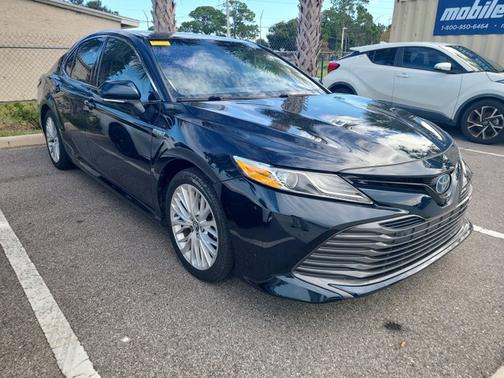 2019 Toyota Camry Hybrid XLE