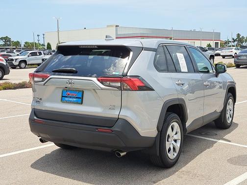 2023 Toyota RAV4 LE