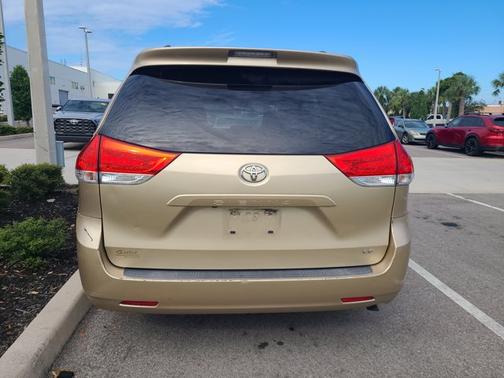 2012 Toyota Sienna LE