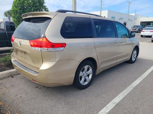 2012 Toyota Sienna LE