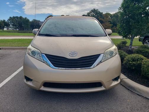 2012 Toyota Sienna LE