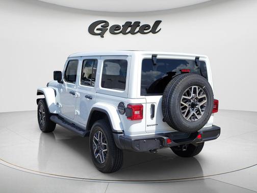 Bright White Clearcoat 2025 Jeep Wrangler 4-Door Sahara 4x4