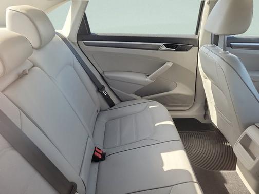 Platinum Gray Metallic 2017 Volkswagen Passat R-Line w/Comfort Pkg