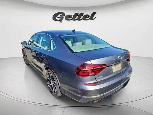 Platinum Gray Metallic 2017 Volkswagen Passat R-Line w/Comfort Pkg