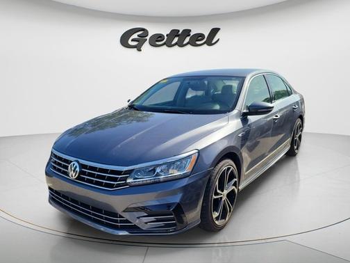 2017 Volkswagen Passat R-Line w/Comfort Pkg
