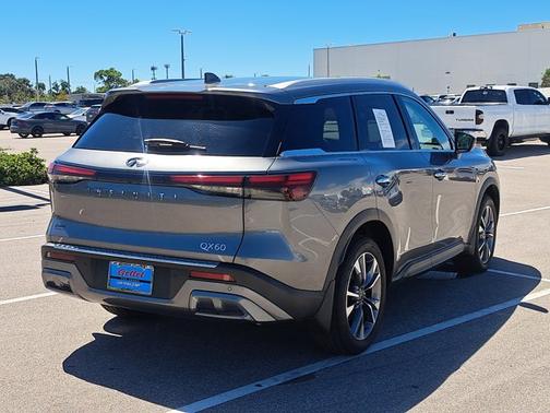 2022 INFINITI QX60 LUXE