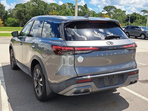 2022 INFINITI QX60 LUXE