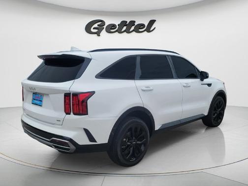 Glacial White Pearl 2023 Kia Sorento SX