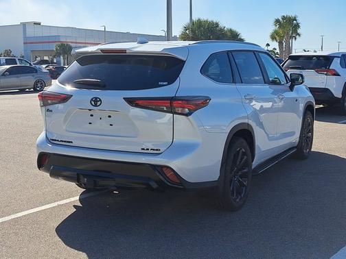 2026 Toyota Highlander XLE