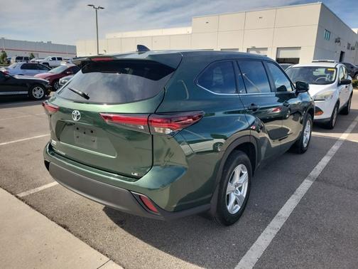 2024 Toyota Highlander LE