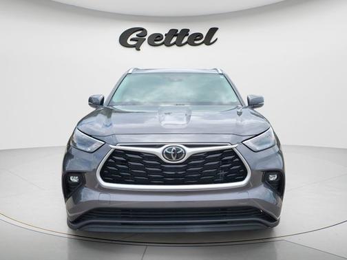 Magnetic Gray Metallic 2023 Toyota Highlander XLE