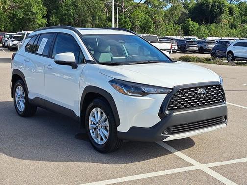 2024 Toyota Corolla Cross LE