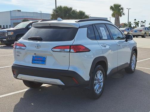 2024 Toyota Corolla Cross LE