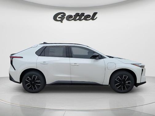Wind Chill Pearl 2026 Toyota bZ XLE Plus