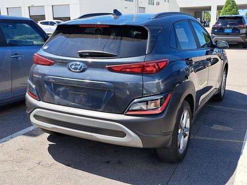 2022 Hyundai KONA SEL