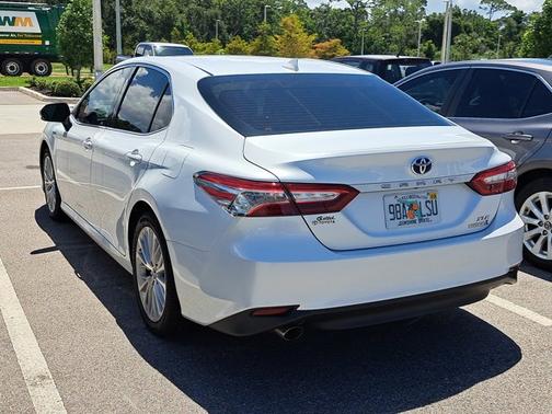 2020 Toyota Camry Hybrid XLE