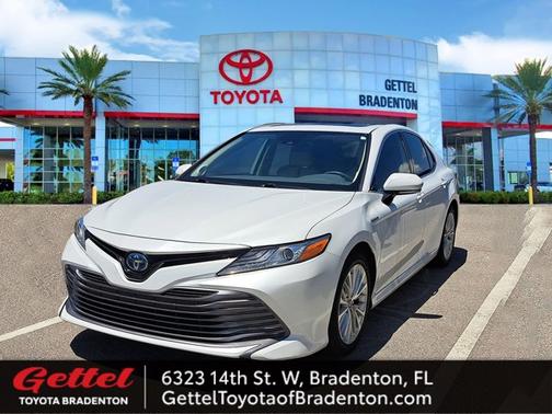 2020 Toyota Camry Hybrid XLE