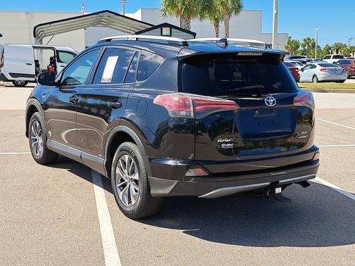 2017 Toyota RAV4 Hybrid XLE