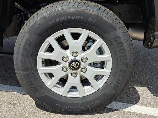 2025 Toyota Tacoma SR5