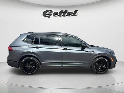 Platinum Gray Metallic 2024 Volkswagen Tiguan SE R-Line Black