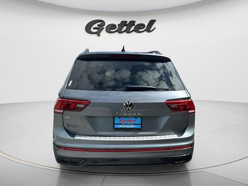 Platinum Gray Metallic 2024 Volkswagen Tiguan 2.0T SE R-Line Black