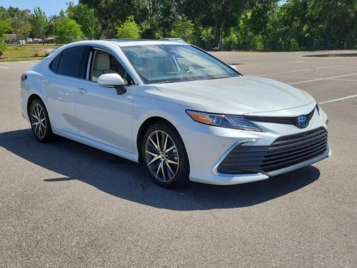 2022 Toyota Camry Hybrid Hybrid XLE