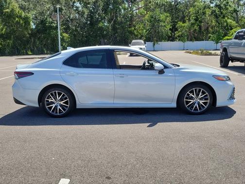 2022 Toyota Camry Hybrid Hybrid XLE