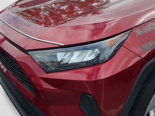 Ruby Flare Pearl 2022 Toyota RAV4 LE