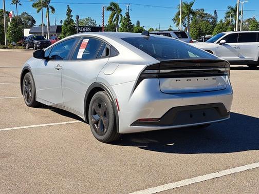 2026 Toyota Prius Plug-In Hybrid SE