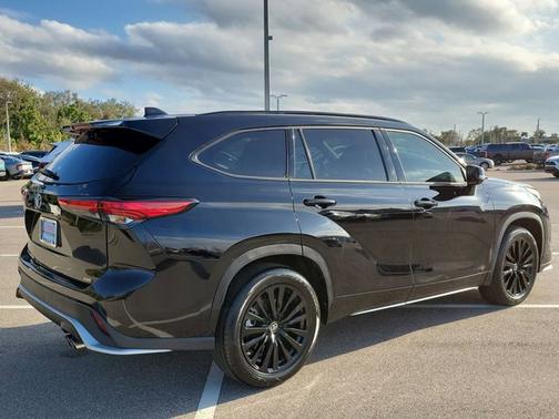 2023 Toyota Highlander XSE