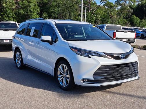 2024 Toyota Sienna Platinum