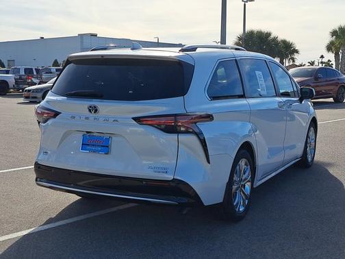 2024 Toyota Sienna Platinum