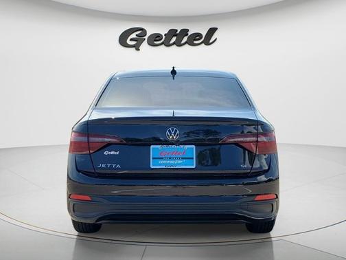 Deep Black Pearl 2024 Volkswagen Jetta SE