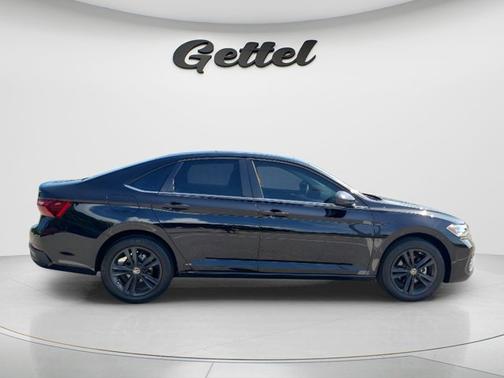 Deep Black Pearl 2024 Volkswagen Jetta SE