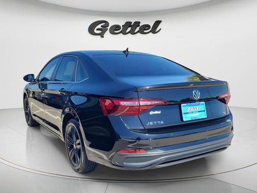 Deep Black Pearl 2024 Volkswagen Jetta SE