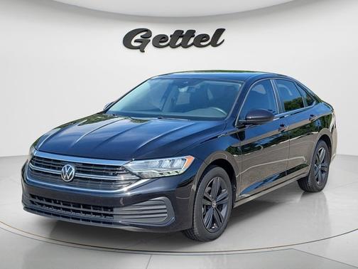 Deep Black Pearl 2024 Volkswagen Jetta SE