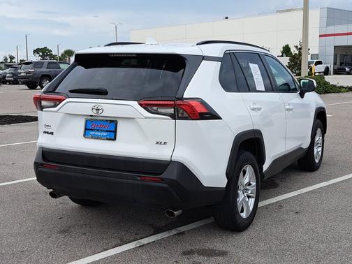 2021 Toyota RAV4 XLE